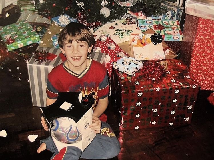 shwnthinker's tweet photo. merry christmas, guys!!! 
shawn loves you so much🎄❤️ https://t.co/FhQNYe20f7