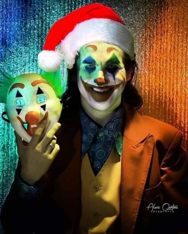 GioCosplayer's tweet photo. MI PROPÓSITO ES DAR RISAS Y ALEGRÍA AL MUNDO: FELIZ NAVIDAD PARA CADA UNO DE USTEDES Y SUS FAMILIAS.
MY PURPOSE IS BRING LAUGHTER AND JOY THE WORLD: MERRY CHRISTMAS TO EACH ONE OF YOU AND YOUR FAMILIES. 

GIO COSPLAYER EL JEFE 🇵🇪 https://t.co/IUvLUotigi