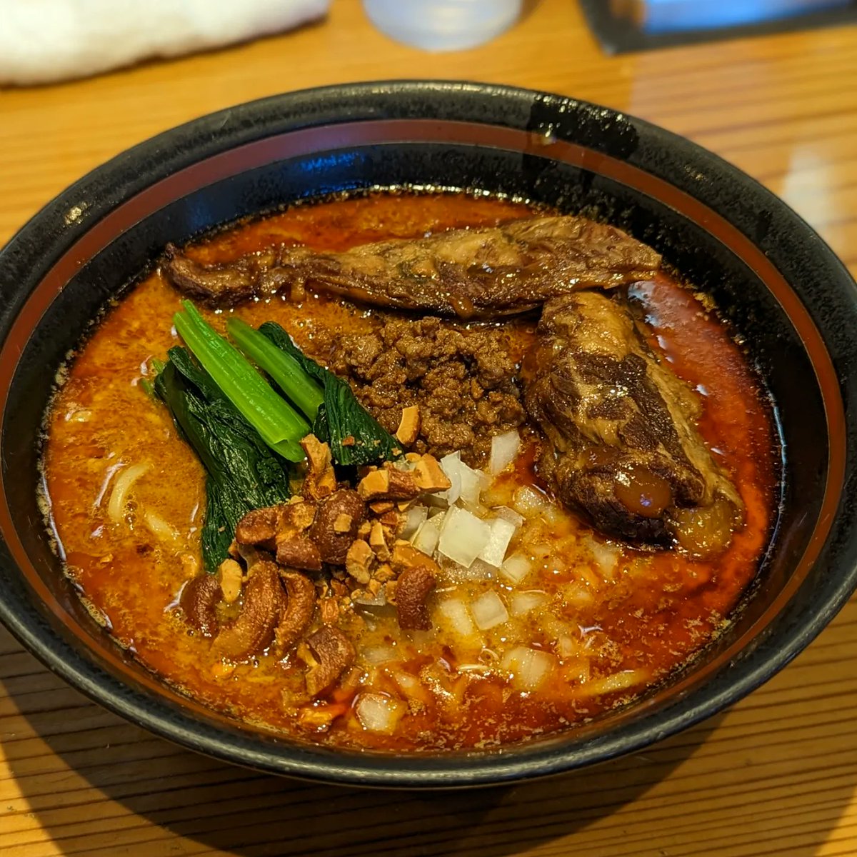 濃厚にぼし担々麺 辛め 軟骨チャーシュー もちもち麺にぴったりな濃厚なにぼしと芝麻醤😋😋😋 旨い❗ これで今年はラーメン食べ納めかな😁