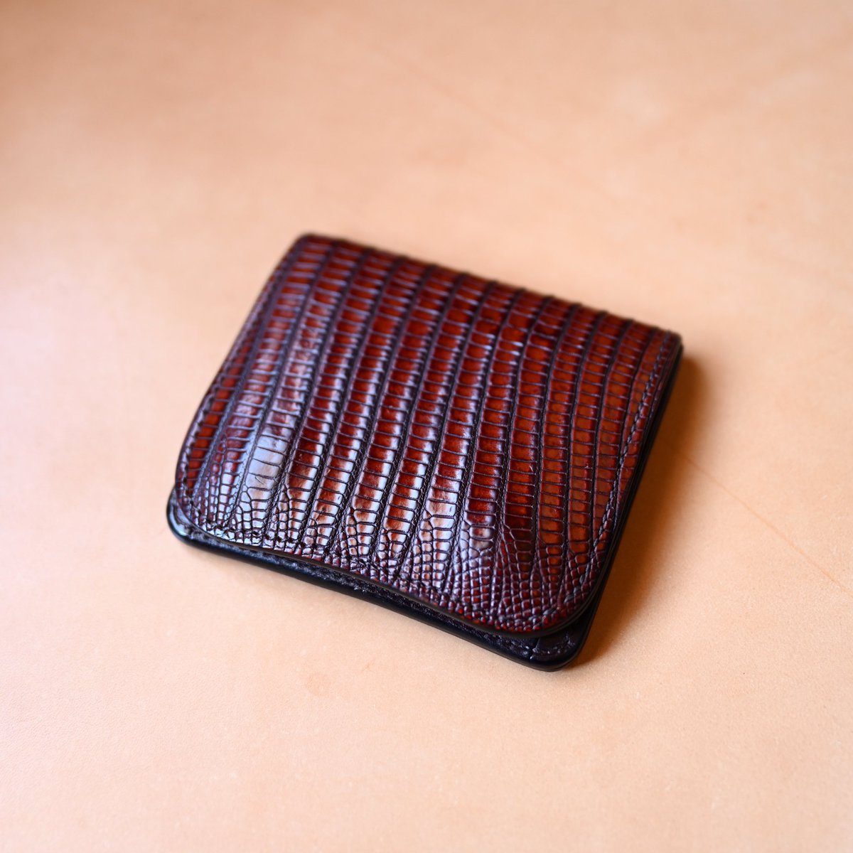 WILDSWANS 

リザードのPALM、なかなか良い感じに育てきてます。

#wildswans #lizard #miniwallet #ワイルドスワンズ #リザード #ミニ財布