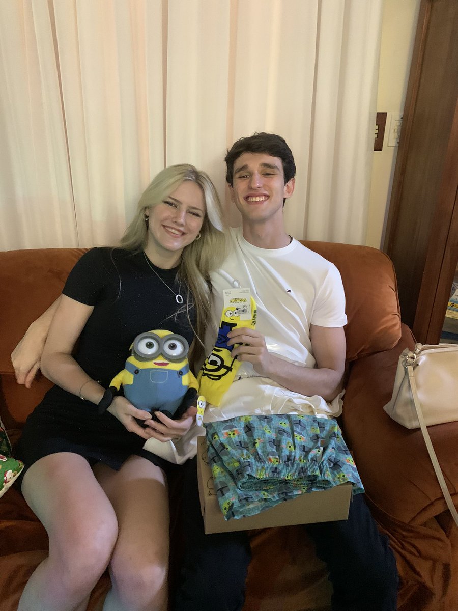 axaquiii's tweet photo. feliz natau com meu amorzinho @guhficht https://t.co/lqTzweGRSD