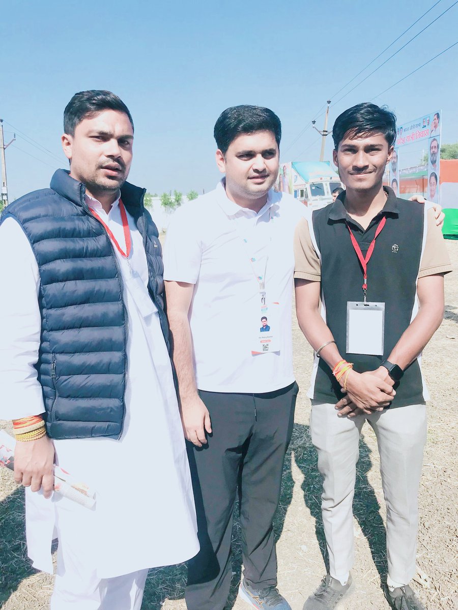 PankajUpdhNSUI's tweet photo. भारतीय राष्ट्रीय छात्र संगठन (@nsui) के राष्ट्रीय अध्यक्ष आदरणीय @Neerajkundan जी को जन्मदिन की हार्दिक शुभकामनाएं एवं बधाई,,
आप हमेशा स्वस्थ रहें दीर्घायु हो यही ईश्वर से कामना करता हूं,,
#rewansui
#pankajupadhyaynsui https://t.co/neinooOpLj