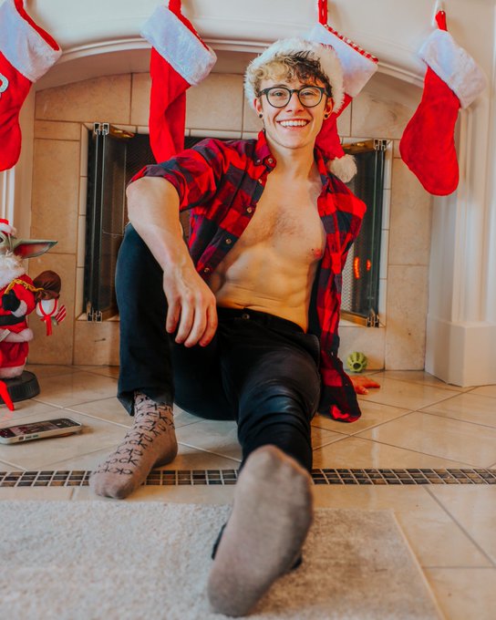 I hope everyone is having a safe holiday :) https://t.co/WzfYbCCHug
