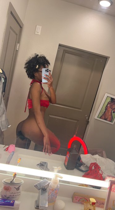 my bunny plug feels so warm in my ass :)   https://t.co/kjrSUf3jwV https://t.co/ToTI4EHvhO