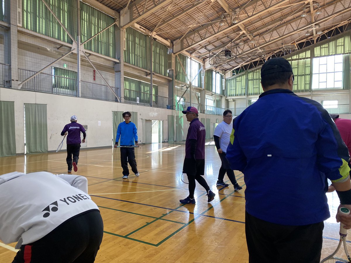 Solidariesoftt1's tweet photo. 本日は、関船体育館で練習でした。
チームとしては打ち納めになります。
ちょっとハードな練習で汗💦をかきましょう♫ https://t.co/M4BmWlBGhN