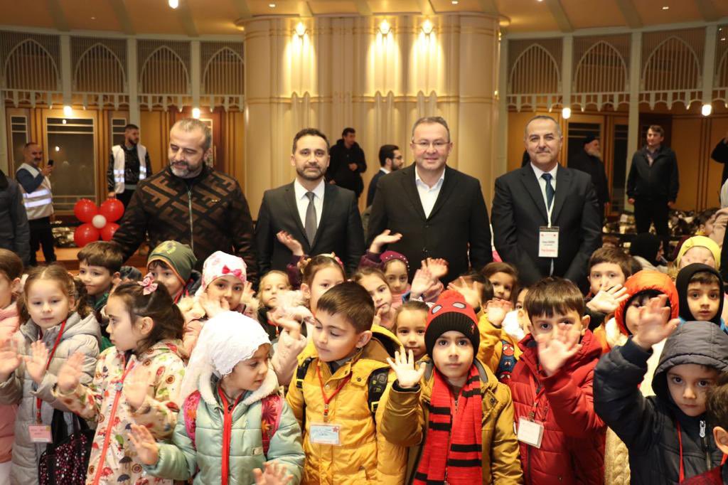 mustafadmirelli's tweet photo. Beyoğlu İlçe Müftülüğümüzün Taksim Camiinde düzenlediği çocuk şenliğinde 4-6 yaş grubu yavrularımızla bir araya gelerek onların neşesine ve coşkusuna ortak olduk.

Çocuklarımız geleceğimiz 🌸 https://t.co/so66vcXcBL