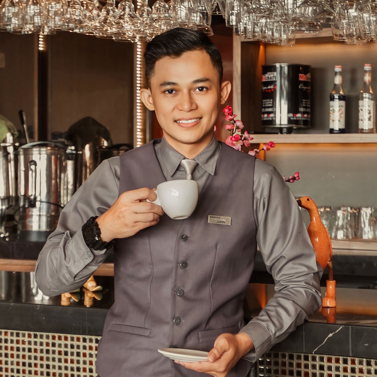 HarperJogja's tweet photo. Meet Agung Widodo, our banquet supervisor. 
Agung has worked at this hotel for 5 years and has been an awesome part of our team! If you run into him while you're here, be sure to give him a wave.
.
#stayatarchipelago #stayatharper #insidearchipelago #insideharper #harperjogja https://t.co/gMHjcXouZr