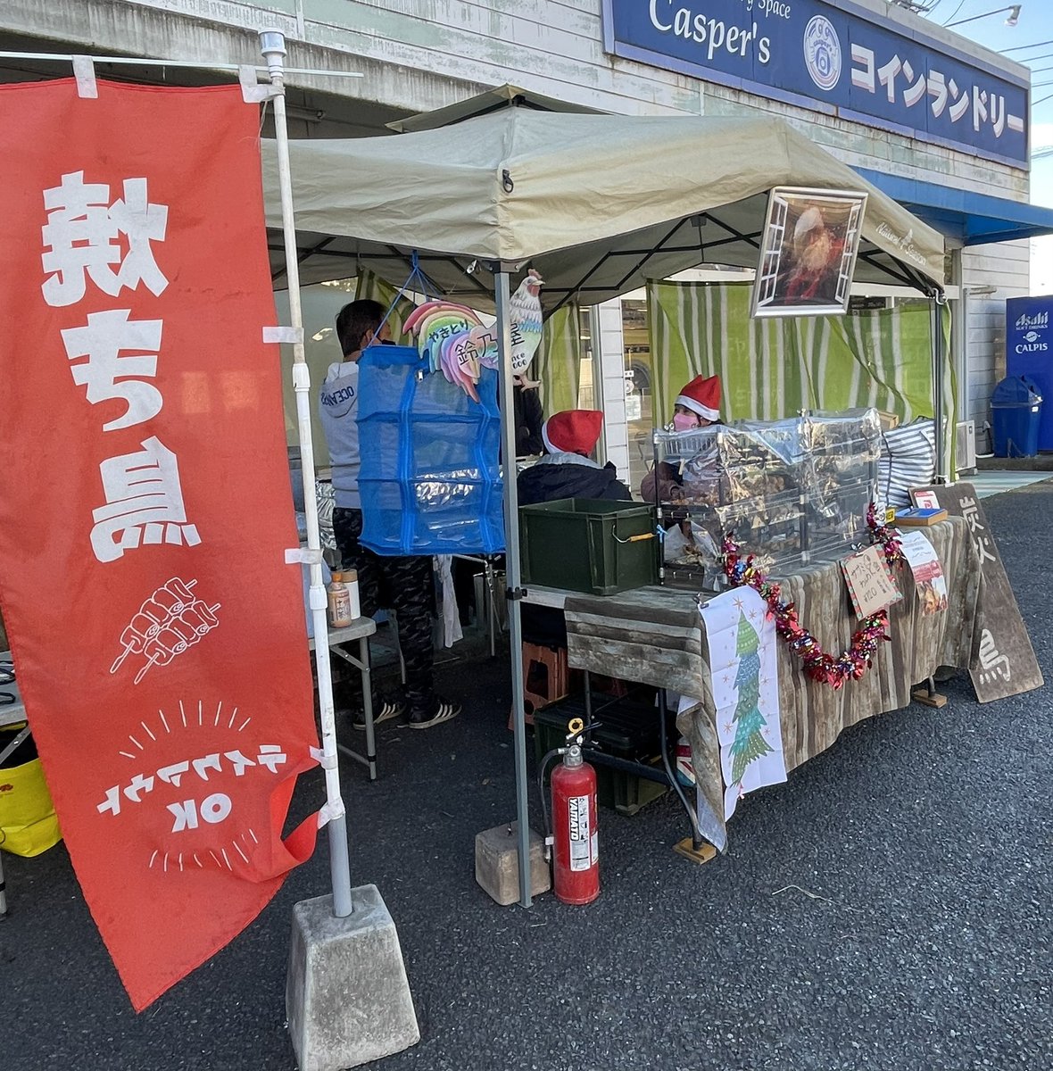 8989gaburisuto's tweet photo. 有馬記念も終わり、スタッドレスの交換も終えたら、すっかり日が暮れた🌆
おぐりさんの帰りに購入した焼き鳥、妻はクロワッサンたい焼き。女将さんに頂いたチキンを食べたら、満腹。
#やきとり鈴乃屋
#BBkitchen https://t.co/8A7OIIlAi9