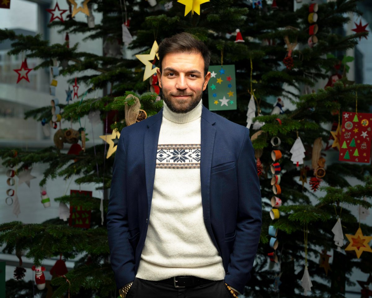 Frohe #Weihnachten 🎄🎁 
Καλά #χριστούγεννα ❤️
#MerryChristmas 😍
#Peace for #Ukraine️ 🇺🇦
Dem russischen Diktator wünsche ich Reue, Demut und Schamgefühl! 👎🏽