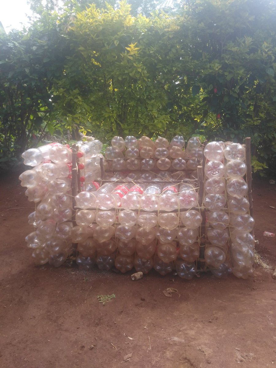 MapesaJohn's tweet photo. @CocaCola @OleItumbi @NationFMNews @KirinyagaMr @KamauMurango @muteti_murimi  @JeymohF @WilliamsRuto @MikeSonko @inoorotv kujieni chupa huyu jamaa anafikiria sana @MapesaJohn Engpapajohns 0723013282...,happy chrismass https://t.co/ENdwZ9cgDB
