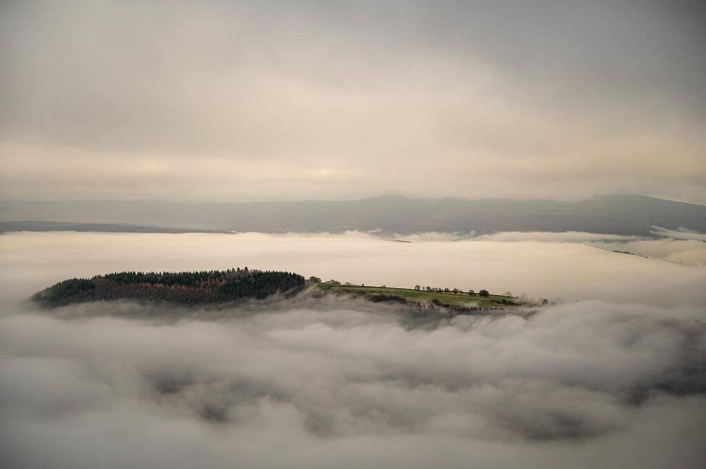 A day of inverted clouds

5 hour, 20km hike and the clouds stayed below us the whole time which was nice!
.
.
#cloudinversion #cloudinversions #Sky #ScenicsNature #Morning #Landscape #Tranquility #Nature #nikon #nikonphotography #nikonz6ii #breconbeacons… instagr.am/p/CmlXMgStcOV/