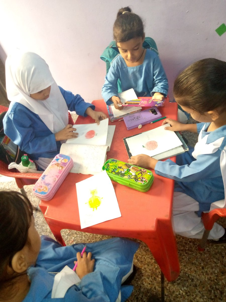 noor_sarosh's tweet photo. This is not an expensive private school.. This is a govt school where students are engaged in art activities.. We teachers are doing our best..Now it's your turn to pay the teachers as it's their right
#ReleaseSalariesOfIBA22Teachers @BBhuttoZardari @BakhtawarBZ @MuradAliShahPPP https://t.co/5Lb4XVW38k