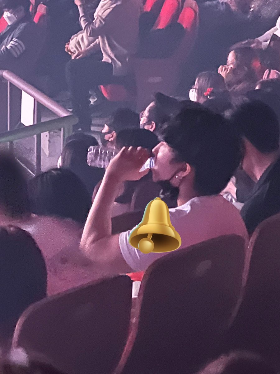 spear_B_0811's tweet photo. 얘들아 창빈이 박진영피디님^^ 콘서트 갓댄다… https://t.co/VdI9b11aoM
