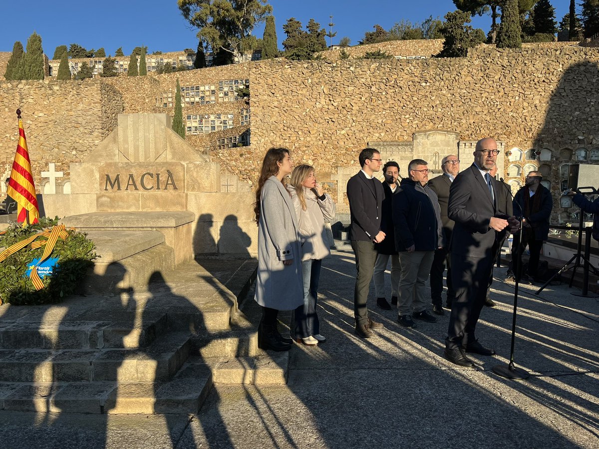 Com cada dia de Nadal, el <a href="/Pdemocratacat/">PDeCAT - Espai CiU</a> i el <a href="/ForumDemocrata/">Fòrum Demòcrata</a> hem homenatjat el President Francesc Macià amb una ofrena floral a la seva tomba al cementiri de Montjuïc.