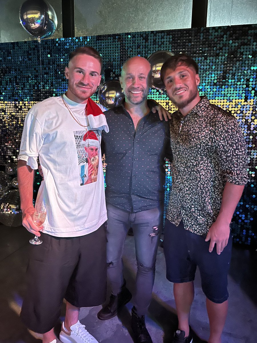 Lujos de la profesión!!! <a href="/alemacallister/">Alexis Mac Allister</a> <a href="/KMacallister30/">Kevin Mac Allister</a> <a href="/chechobatistaok/">Sergio Checho Batista</a>