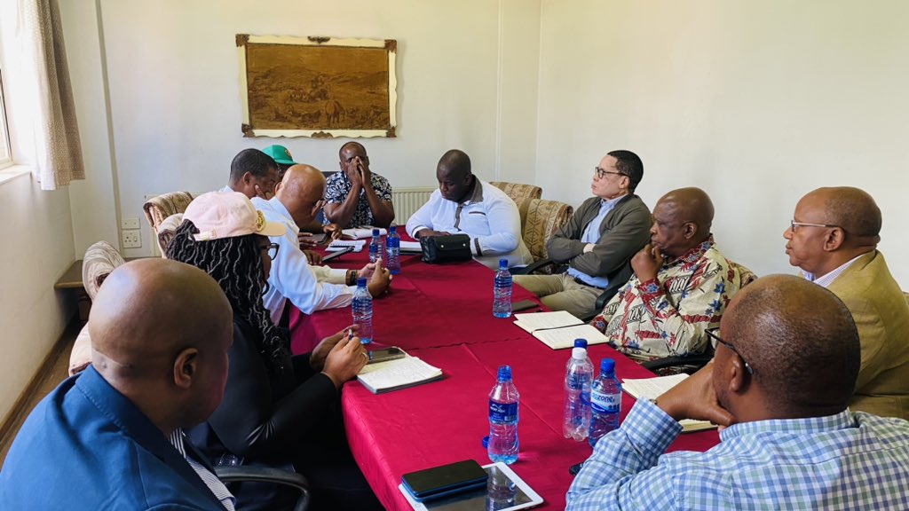 The Minister of <a href="/HealthZA/">National Department of Health</a>, Dr Joe Phaahla and MEC <a href="/NkomoNomantu/">Nomantu Nkomo Ralehoko</a> are at Tambo Memorial Hospital to assess the impact of the incident on the functioning of the hospital and to give a status update #BoksburgExplosion