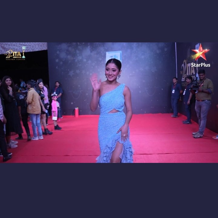WahabTaniya's tweet photo. Who said Fairies doesn't exist??
Fairy straight from HEAVEN😍🔥Red carpet and our Queen looking so GORGEOUS🖤🤩#shivangijoshi #Shivangians https://t.co/v6dP9RXUN5