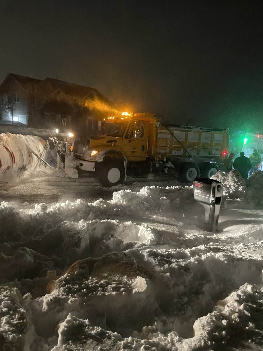 rkuehfus's tweet photo. @WGRZ The town of Pendleton is doing an amazing job in very difficult conditions. The plow got stuck and they had to call in another one to pull it out. The guys said this was the third time they got stuck today. 🥶 https://t.co/S1mxPUq58S