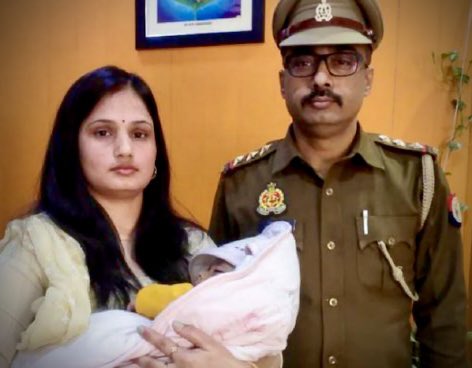 ARanganathan72's tweet photo. This is Jyoti. Thinking she heard a faint cry, she asked her husband SHO Vinod Singh to investigate. They found a newborn thrown among the bushes barely alive. Without a second thought Jyoti breastfed the infant. The baby is now in a Noida hospital and doing well.

Mother India. https://t.co/x6m1rwjOky
