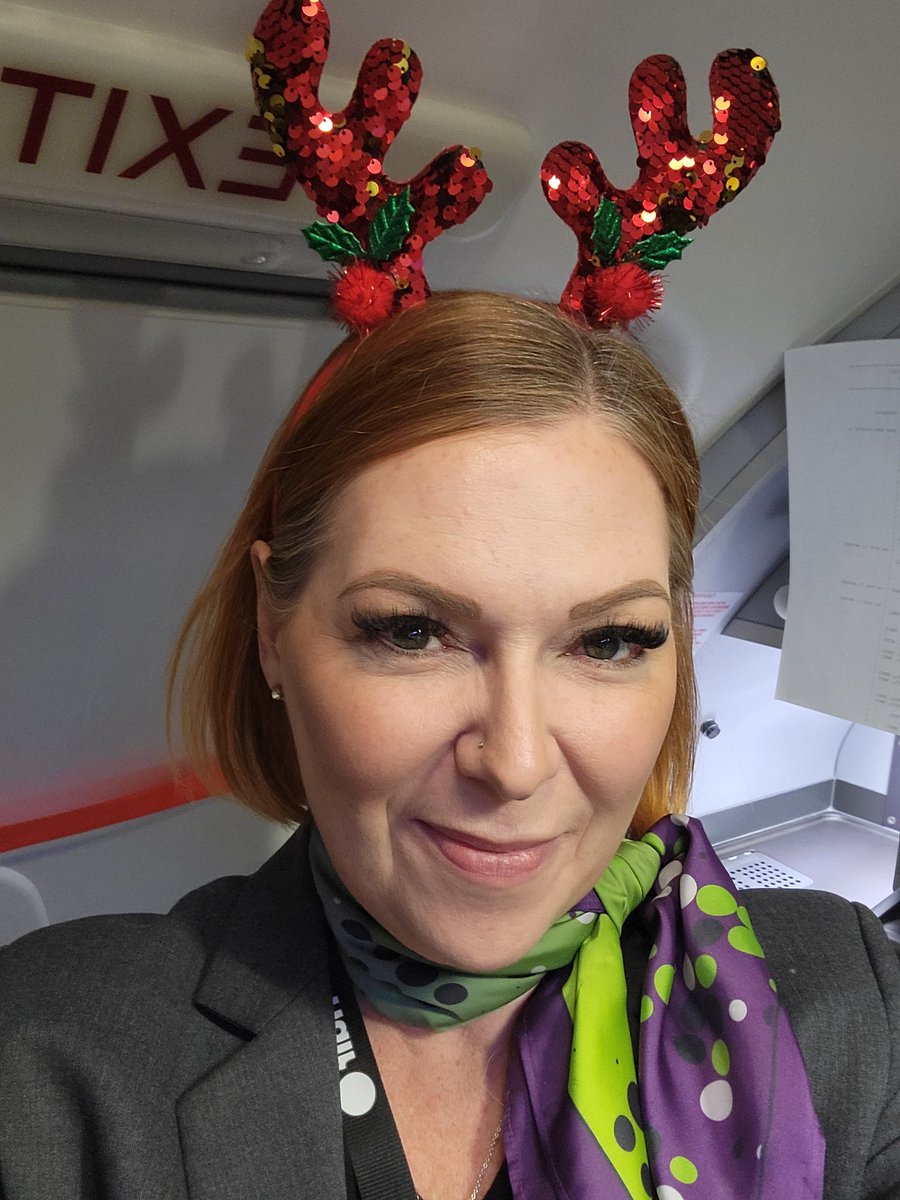 FlyGirlF8's tweet photo. We may be working Christmas Eve.... but we are happy doing it!!! #FlightAttendantAgain
#MerryAndBrjght
#MakingTheSkiesABetterPlace @FlairAirlines https://t.co/VllhcHI9MM