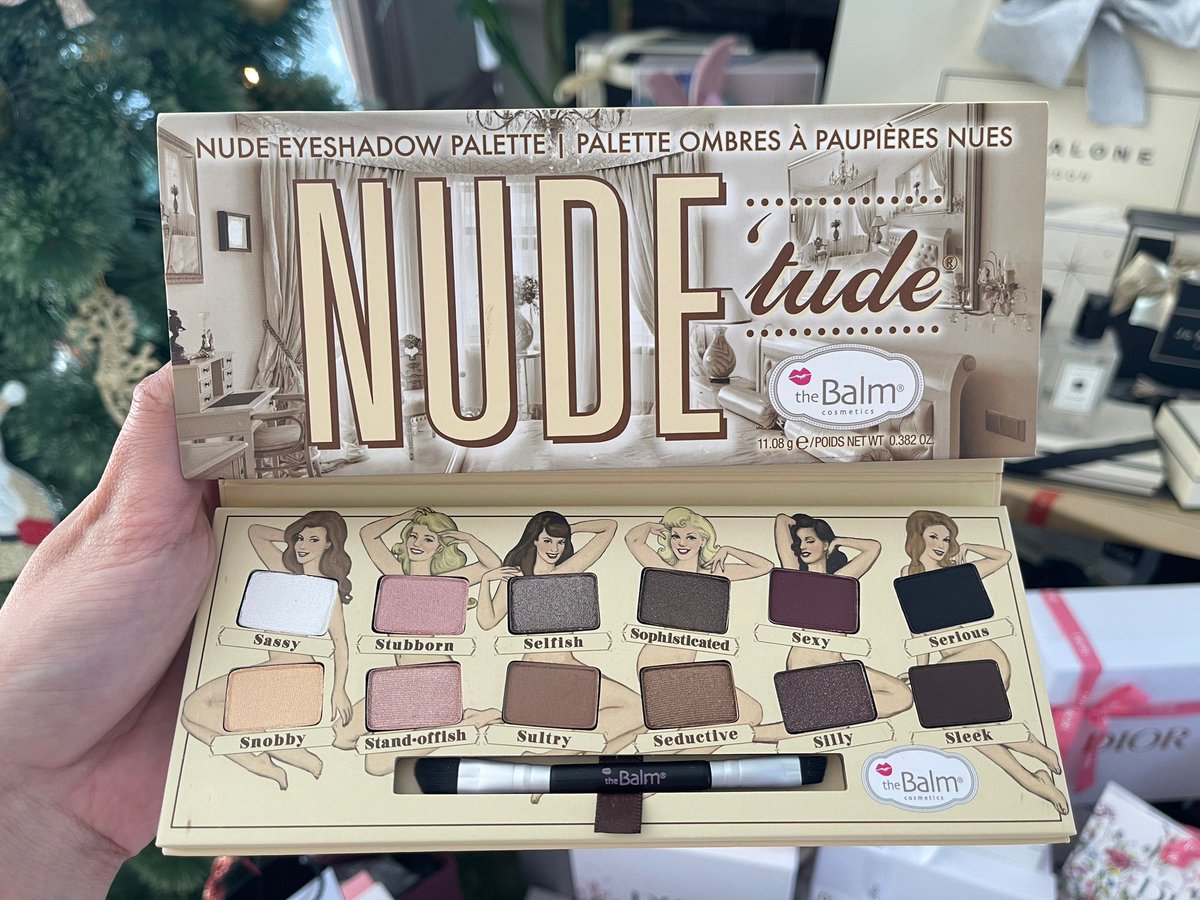 numjshop's tweet image. 🎂พร้อมส่ง - The Balm Nude Tude Eyeshadow Palette : อายแชโดว์ทั้ง 12 เฉดสี ที่เป็นทั้งชิมเมอร์และเนื้อแม็ตต์ พิกเมนท์สีละเอียด ทั้งยังติดทนนาน ช่วยให้คุณดูเก๋ เซ็กซี่ได้อย่างง่ายดายและรวดเร็วในพาเลทเดียว

🛒 690฿

#thebalm #นัมสต็อค