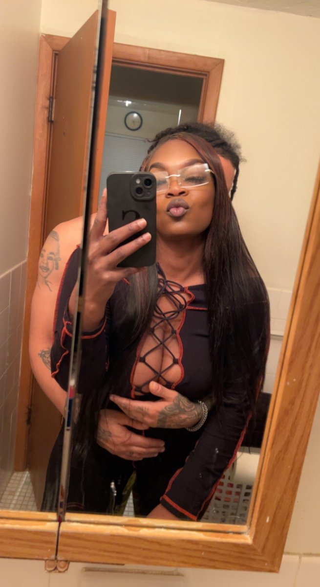 OGrlpls_Btchhoe's tweet photo. No face no case lol Friends who kno stfu ❤️💚😘 https://t.co/FllEc2cLnS
