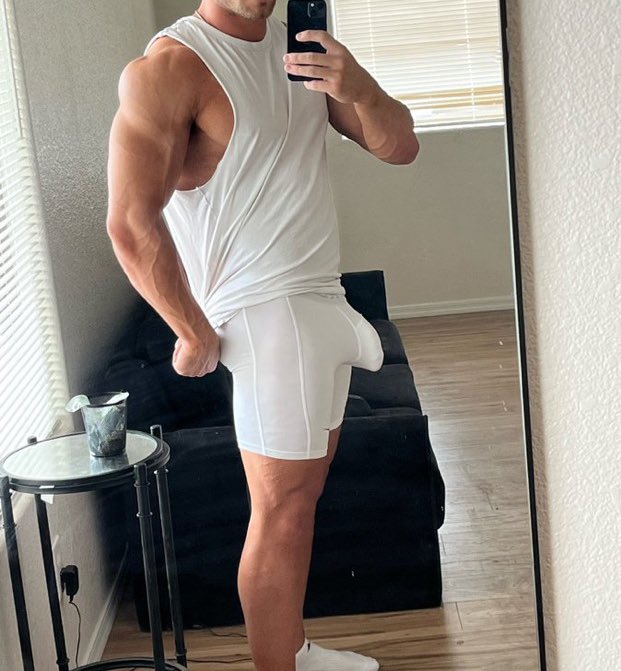 LeJeremyGilbert's tweet image. Just for your eyes.