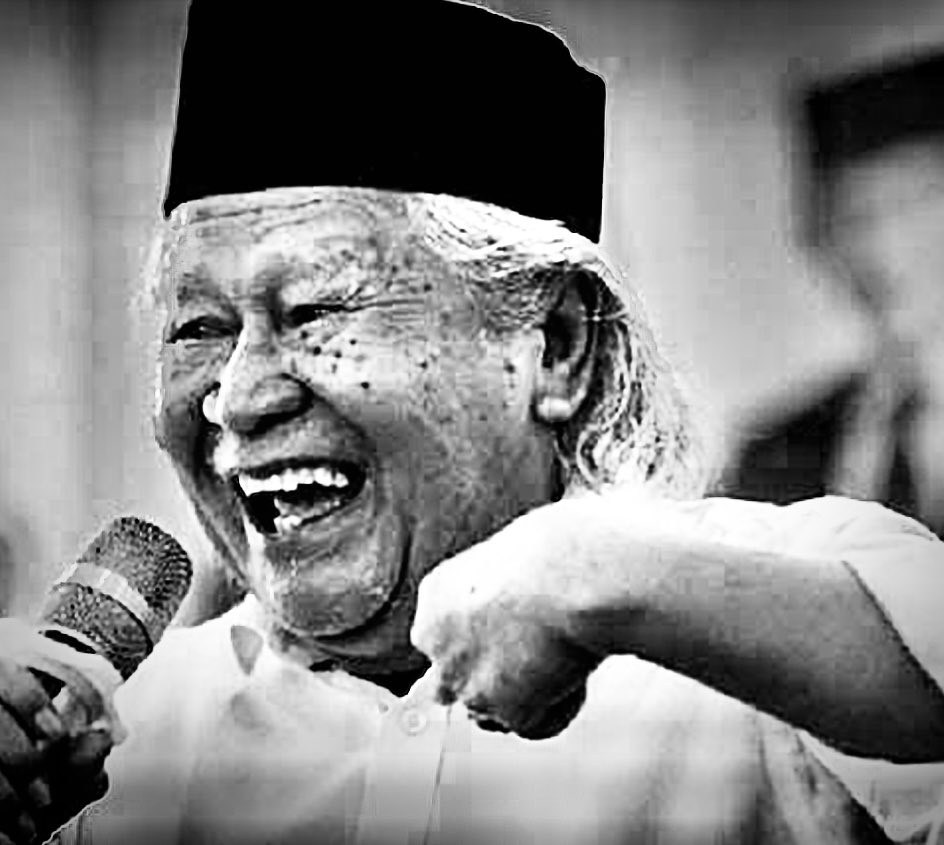 “Berpolitik jgn dg kebencian.”

“Berbeda pendapat bkn bernusuhan.”

Di kekinian, butuh tokoh dg kematangan, menjadi tauladan, tmsk cth baik dalam mengais rejeki, jauh dari “kerakusan”.

Kian hari ketokohan, pada pergi akankah byk  pengganti? 
Husnul Khotimah Bang Ridwan Saidi🤲🙏