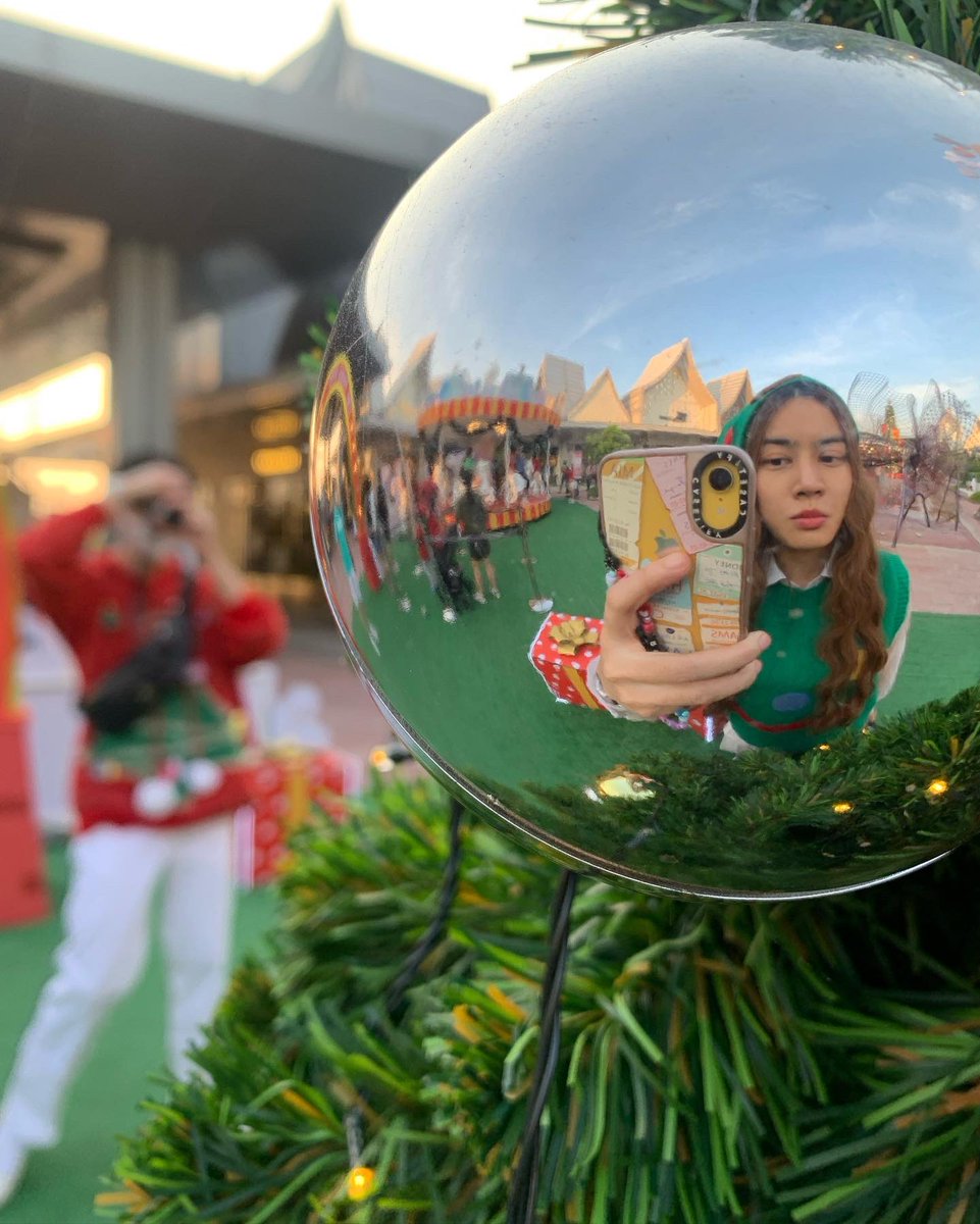 RVarinya's tweet photo. Christmas with สายไหมม🫶🏻🎄 https://t.co/8XBUYOvd6C
