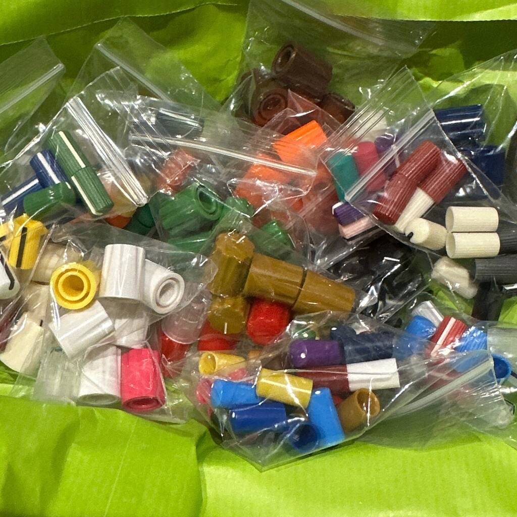SuperSonicGear's tweet photo. Our kind of Christmas present.
A selection of knobs from @thonksynth - we’re deciding on colourways for our new ‘pedal’, LFOmo.
#Soundgas #supersonicgear #gearhead #gearholics #gearnerds #vintageandrare #recording #attackmagazine #vintagegear #synth… https://t.co/hko38XOF2d https://t.co/0x2Syg9UzI