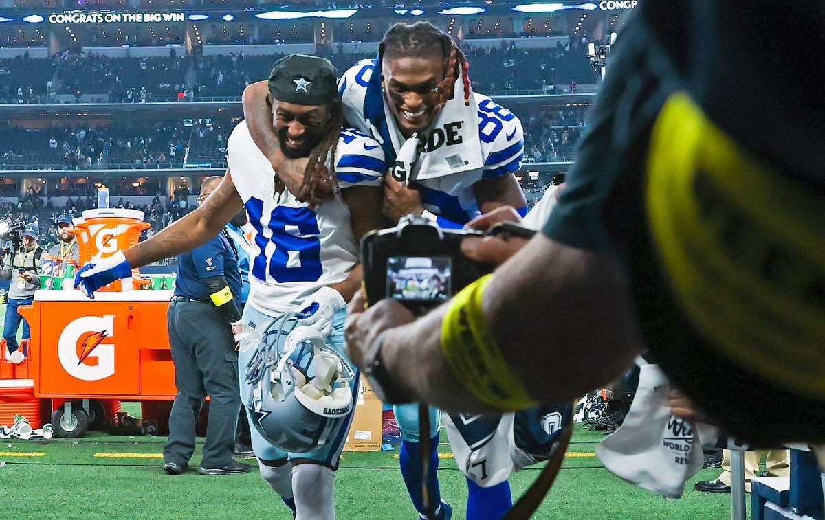 kevinjairaj's tweet photo. T.Y. Hilton’s first catch as a #DallasCowboys player was pretty huge! #tyhilton @TYHilton13 https://t.co/IZFHS3v0bV