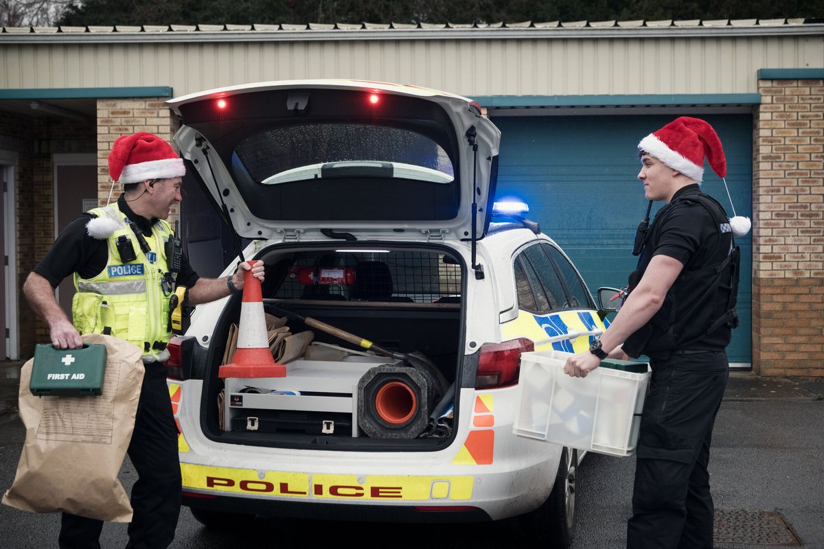 Merry Christmas from all of us at Lincolnshire Police. Our officers are #stillpolicing and responding to incidents to make sure you’re safe this Christmas. We don’t stop so that you can. #WeAreLincolnshirePolice
