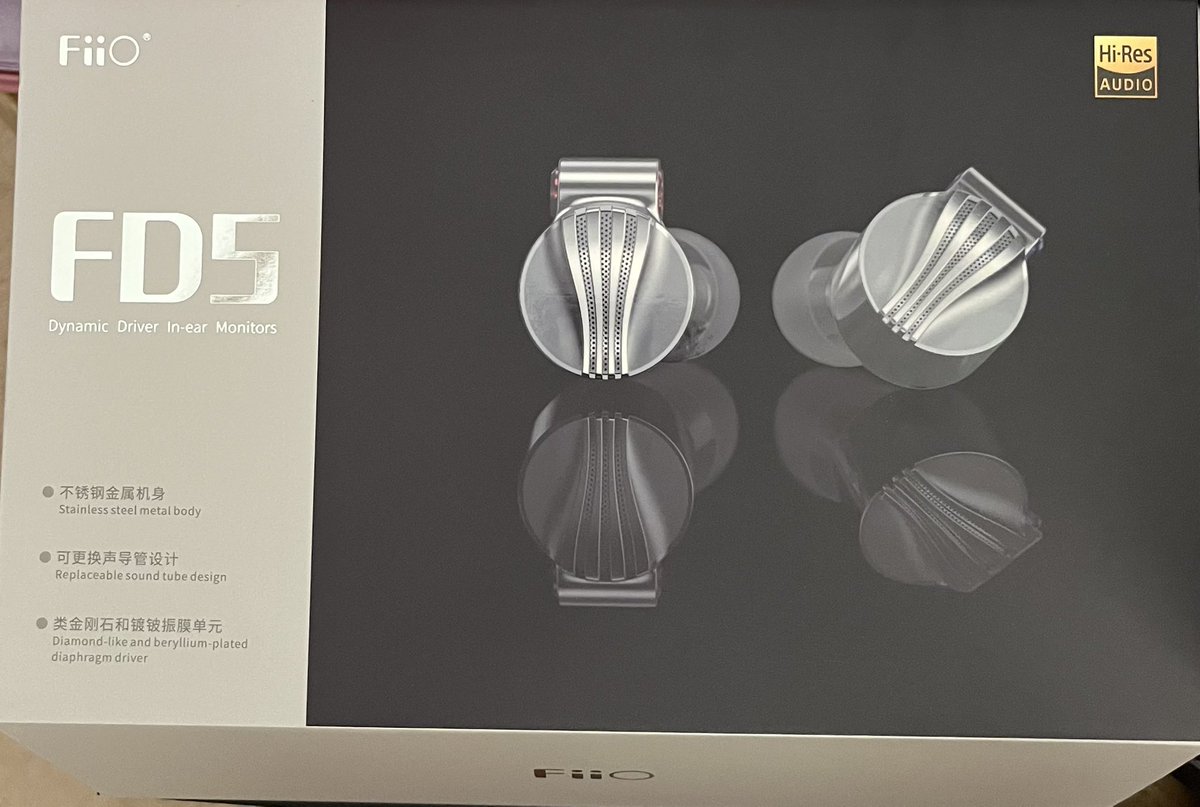 nao28jp's tweet photo. eイヤホンさんで購入した、FiiOのFD5が届きました🤗
開封して思わず声を上げてしまいました…！世の中にこんなイヤホンがあるとは！😳
付属品も充実していて、長く使えそうです。
迅速な発送にも感謝ですm(_ _)m

#FiiO
#FD5 https://t.co/qsy34vzT3T