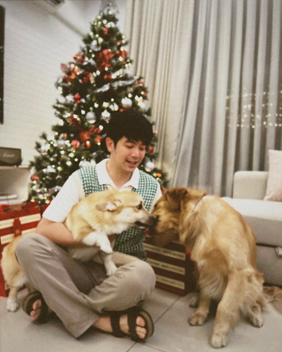 iamjoshuagarcia's tweet photo. Merry Christmas ♥️ https://t.co/0srQeiKj2T