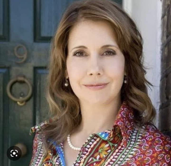 "ایم ٹی وی ٹو مکہ"رائیٹر ،اینکر،ایم ٹی وی کی جرمن نیشنل کرسٹینا بیکر بتایا خان صاحب نے شادی کے وعدوں کی آڑ میں مجھے 1992 میں حاملہ کردیا تھا جب الٹراساونڈ سے پتہ چلا کہ بیٹی ھے تو موصوف نے آنکھیں پھیر لیں اور جمائما کی طرف راغب ھوگئے
اور مجھے تین ماہ کا حمل گرانا پڑا۔