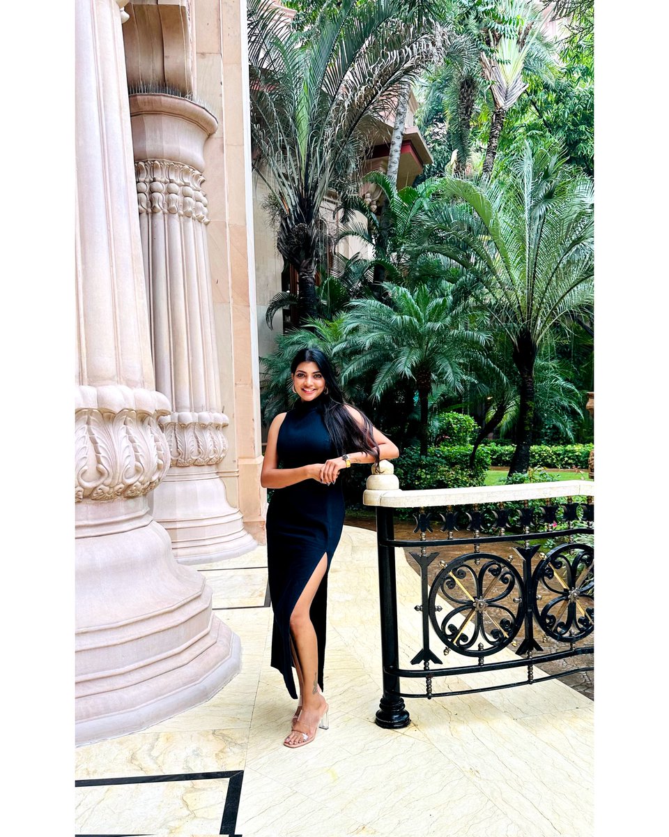 laharishari's tweet photo. Sending my warmest thoughts and Christmas spirit on your way.🖤

Designer and Stylist : @adamohyd 

#celebrations #happymood #lifeismagical #loveforever #bestlife #actress #tollywood https://t.co/qDgINDiRfG