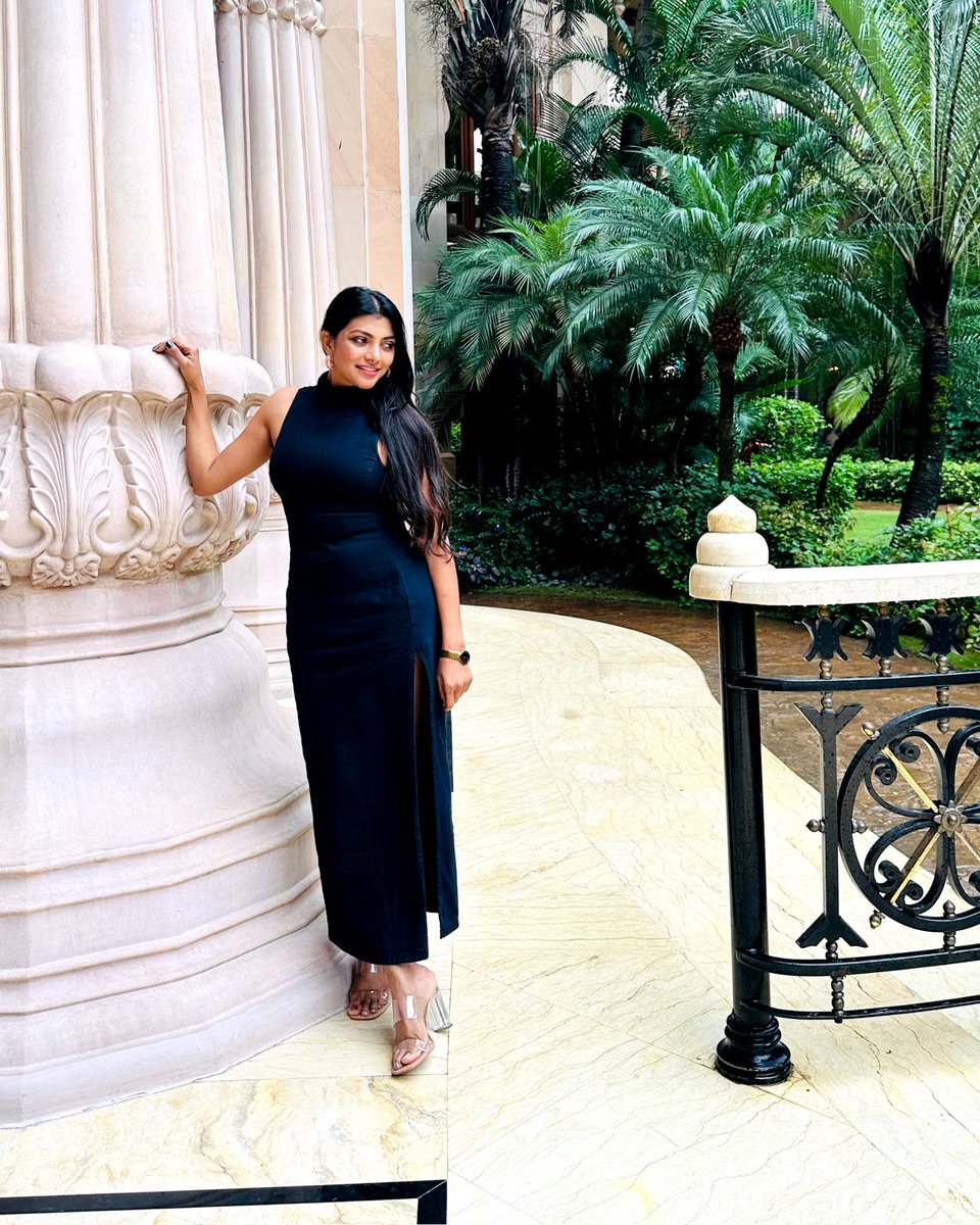 laharishari's tweet photo. Sending my warmest thoughts and Christmas spirit on your way.🖤

Designer and Stylist : @adamohyd 

#celebrations #happymood #lifeismagical #loveforever #bestlife #actress #tollywood https://t.co/qDgINDiRfG