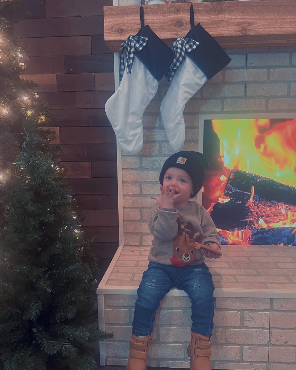 Bentley wanted to tell you all to have a Merry Christmas Eve 🎅🏼