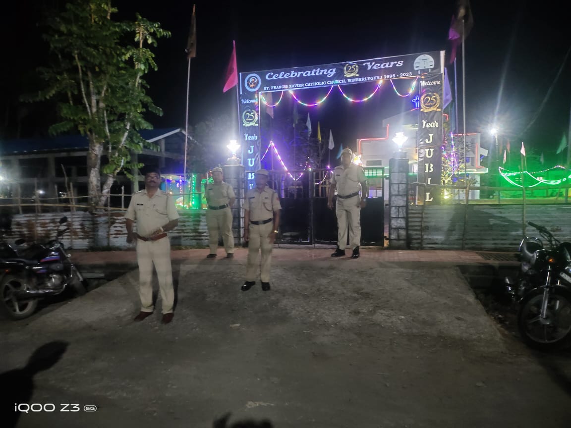 Working 24*7 to Protect the public! 

South Andaman District police staff performed duty at Churches and important places of the district on the eve of Christmas and ensured the safety and security of the public.
#SafeAndamans
<a href="/DGPANIslands/">DGP A&N Islands</a> 
<a href="/AndamanPolice/">Andaman & Nicobar Police</a>