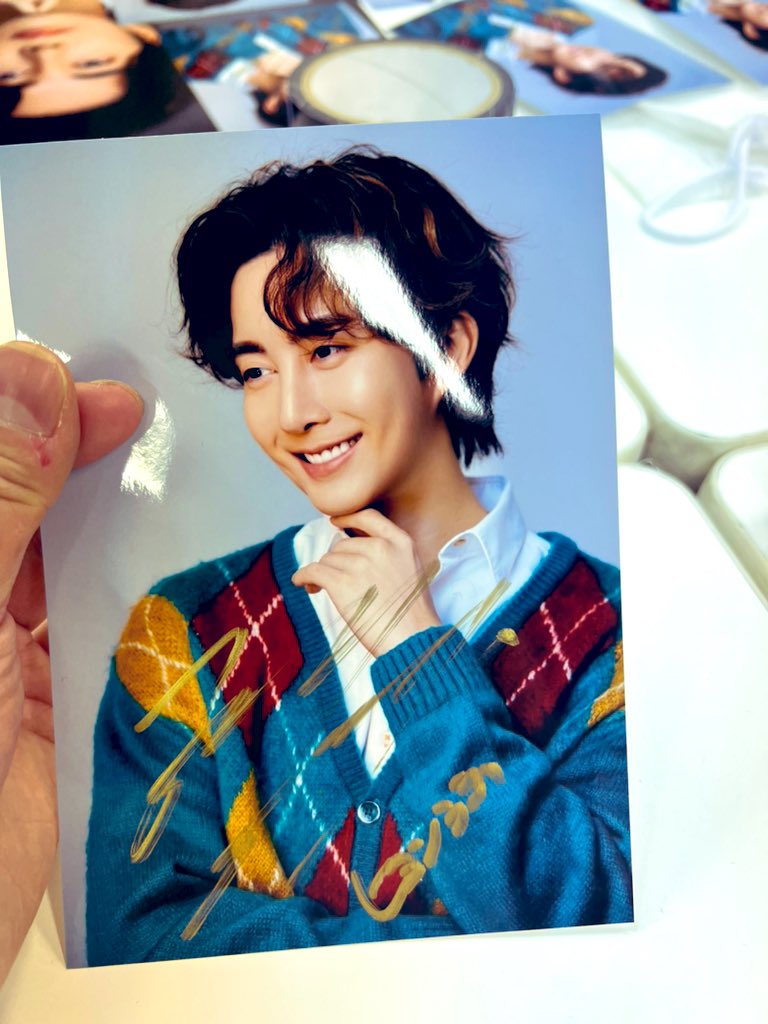 official_KHJ87's tweet photo. 12月25日（日）開催の「KIM HYUNG JUN 2022 CHRISTMAS LIVE」の
2部グッズ販売時間のお知らせ！！
日程/時間：12月25日（日）16:30～
場所：新宿パークタワーホールロビーグッズ売り場 https://t.co/VMfmTZ94Ta