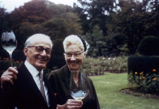 Happy birthday to Barnett Stross! 

Born December 25th 1899 in the town of #Pabianice, in the #Łódź voivodeship of Poland, Stross emigrated to Britain with his parents and siblings in 1902.

Knight of the realm, GP, MP &amp; leader of the #LidiceShallLive movement.

<a href="/SoTCityCouncil/">Stoke-on-Trent CC</a>