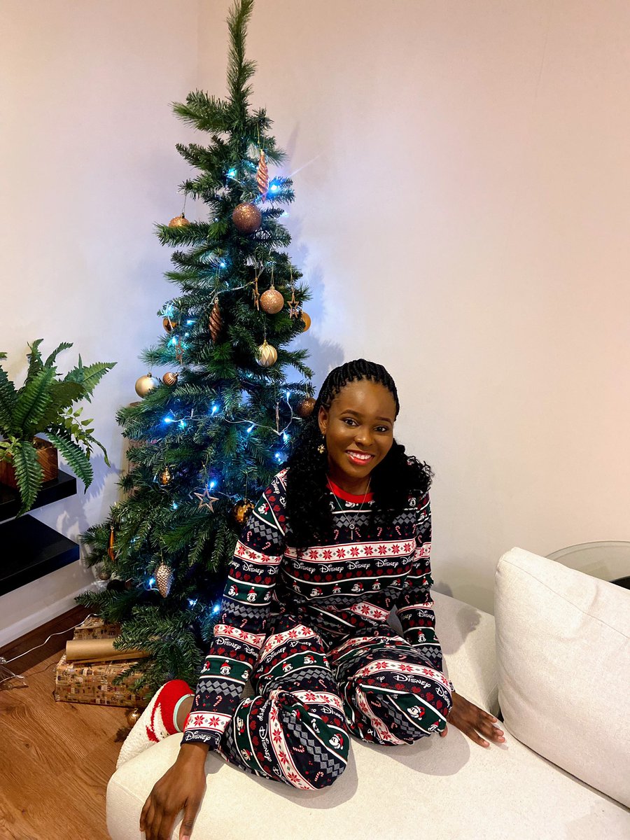 PTfunlola's tweet photo. Merry Christmas🎄🎁🥰 https://t.co/8ay03XjKup