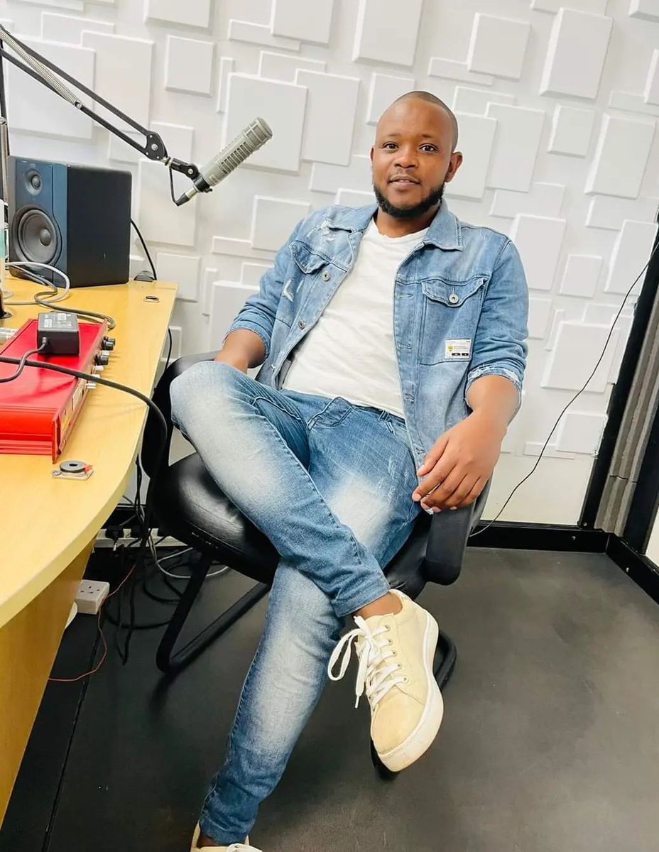 #MerryChristmas #CoctailSunday... #WachaVolumeisuemtaa... <a href="/GukenaFMKenya/">Gukena FM Kenya</a>