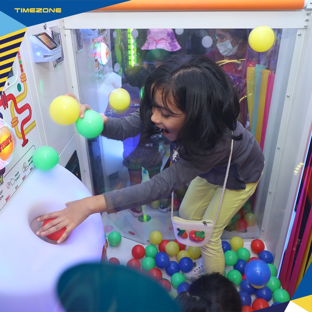 timezone_india's tweet photo. Merry season equals to merry faces ๐คฉ Play double & triple of what you pay with our Double & Triple dollar offers. ๐ค Visit the nearest gaming destination with your gang now! ๐ฅ๐
#Timezonegames #Fun #Family #Friends #Entertainment #Thrilling #Adventure #Gaming #Gamezone https://t.co/rvEqhqV4sy