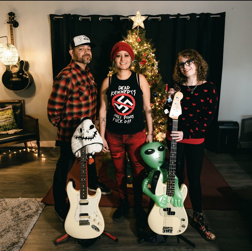 M2NOFFICIAL's tweet photo. Happy holidays! Spread some cheer and listen to Miles To Nowhere. #MerryChristmas #ItsAWonderfulLife # https://t.co/aRgxXAr3Tr