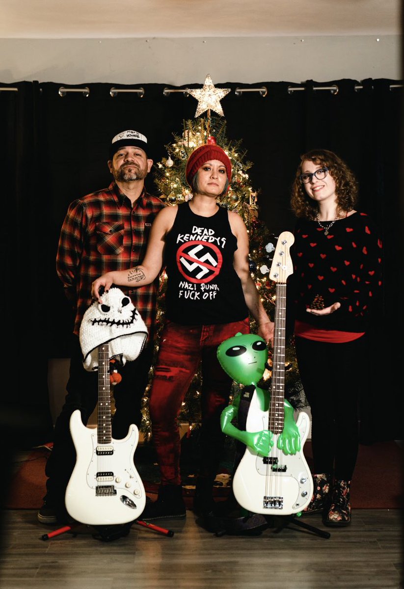 M2NOFFICIAL's tweet photo. Happy holidays! Spread some cheer and listen to Miles To Nowhere. #MerryChristmas #ItsAWonderfulLife # https://t.co/aRgxXAr3Tr