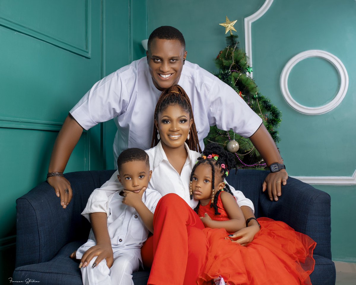 ejandi's tweet photo. Merry Christmas to you all. Enjoy each moment. God’s blessings. #christmas #3e #ejandi #rejoice #family #moments #grateful #gratitude #thankful #celebration https://t.co/WqdoMd2Qd7