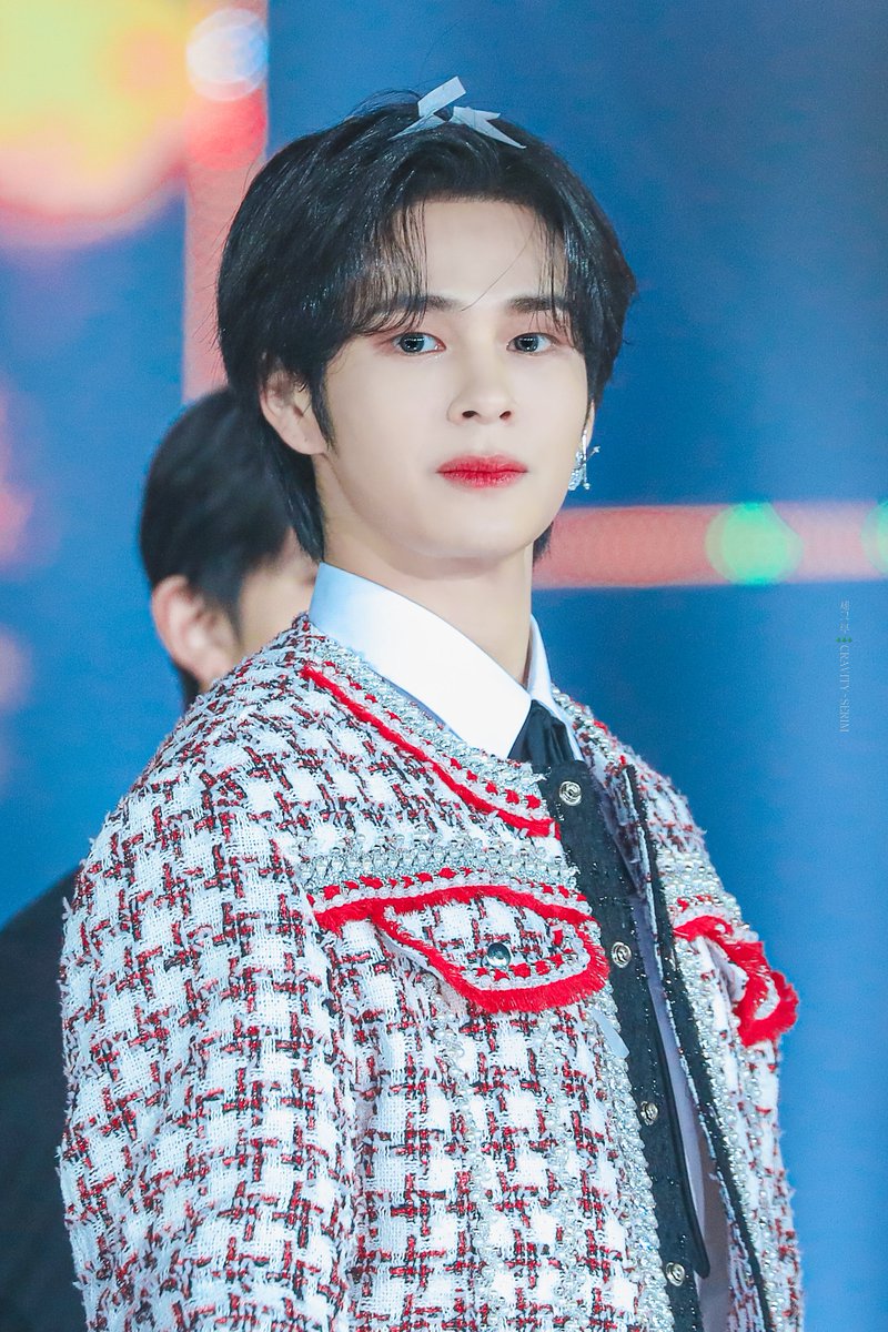 [HQ] 221224 가요대전

머리 위 꽃가루까지 완벽한 엔딩요정🫶🏻 

#CRAVITY #크래비티
#세림 #박세림 #SERIM #バク·セリム