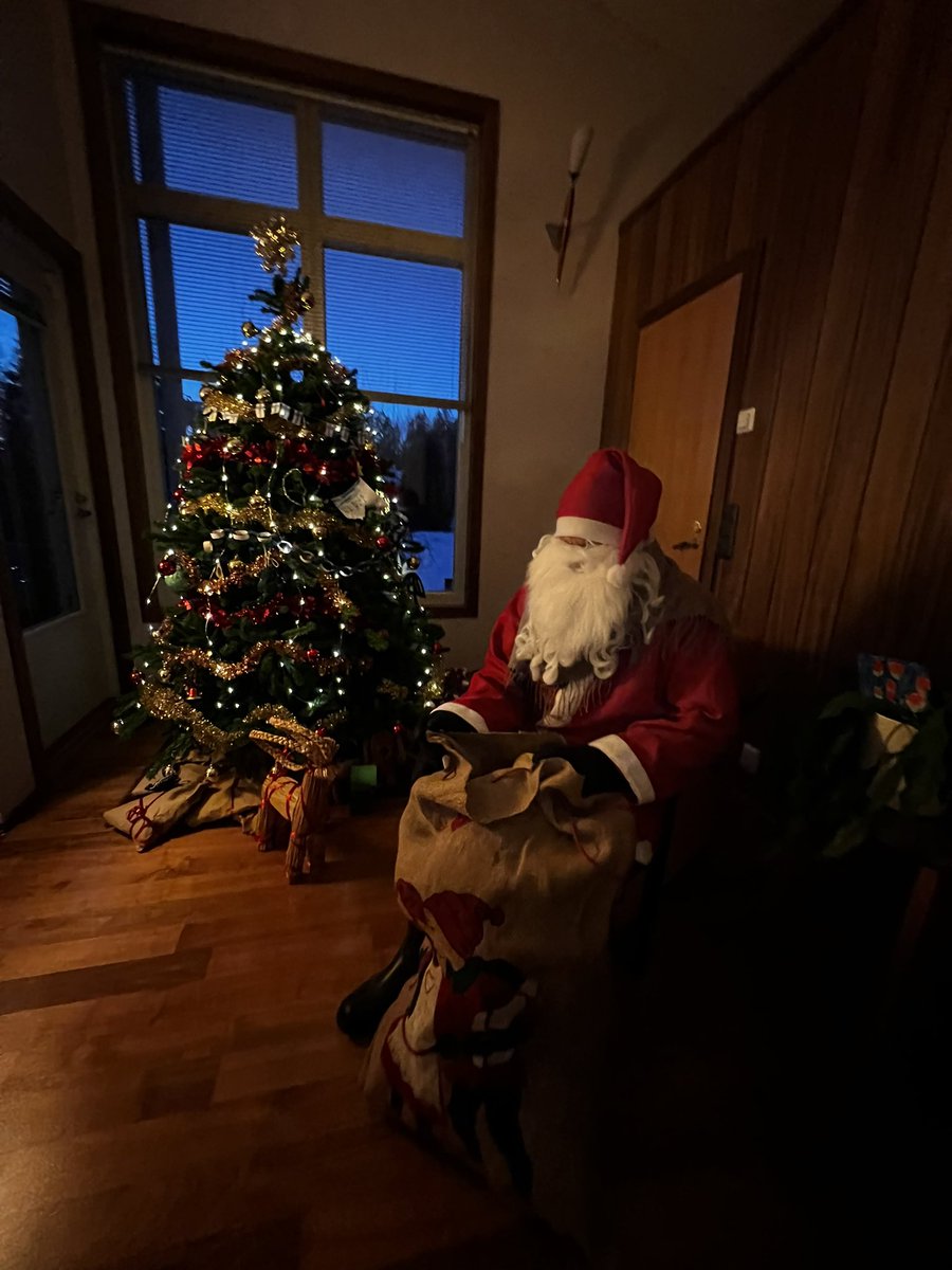 KTalaslahti's tweet image. Merry Christmas Everyone 🎅🏼🎄

#holiday #beautifultime