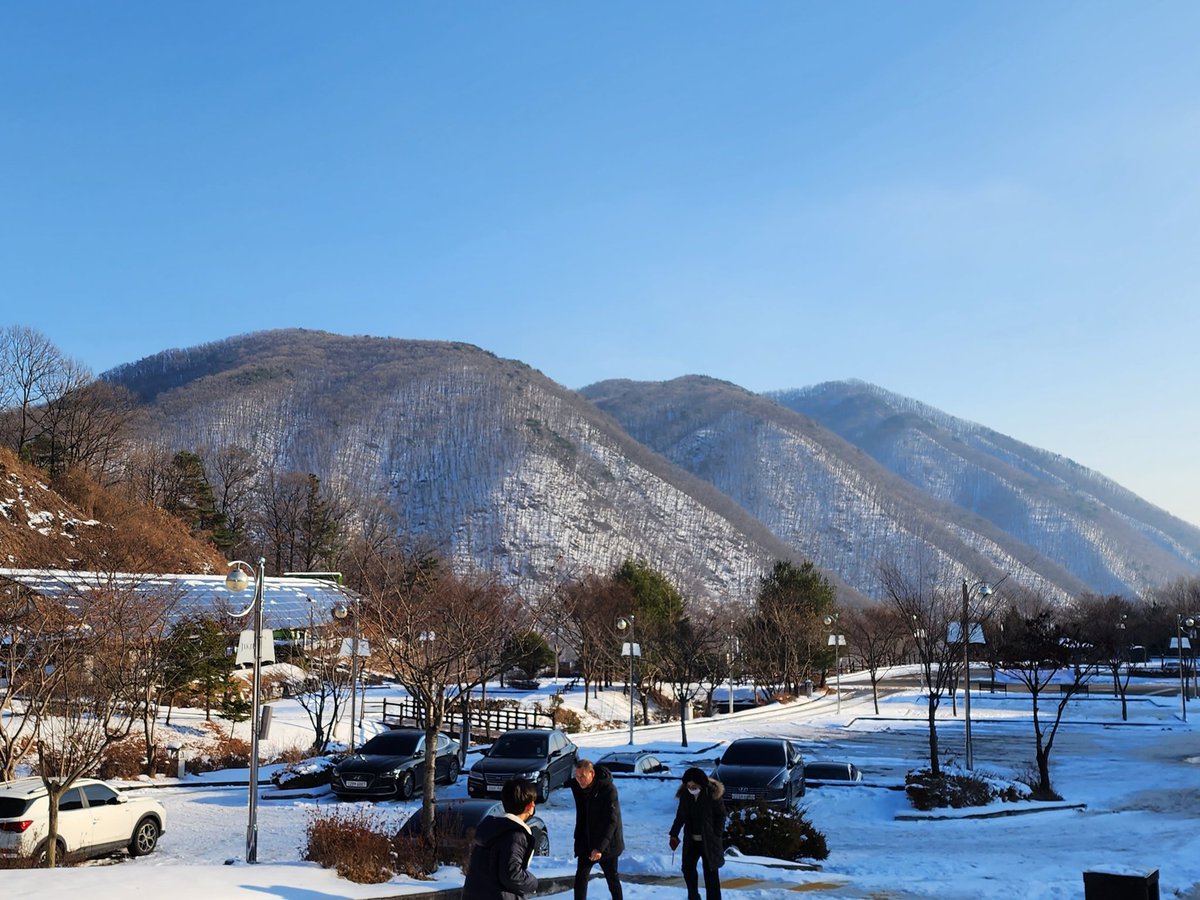 ayoritsune's tweet photo. 奥さんとおっちゃん

옥산과 오창
(일본어 의미:
옥산...아내,
오창...아저씨) https://t.co/LLdTs0hxFk